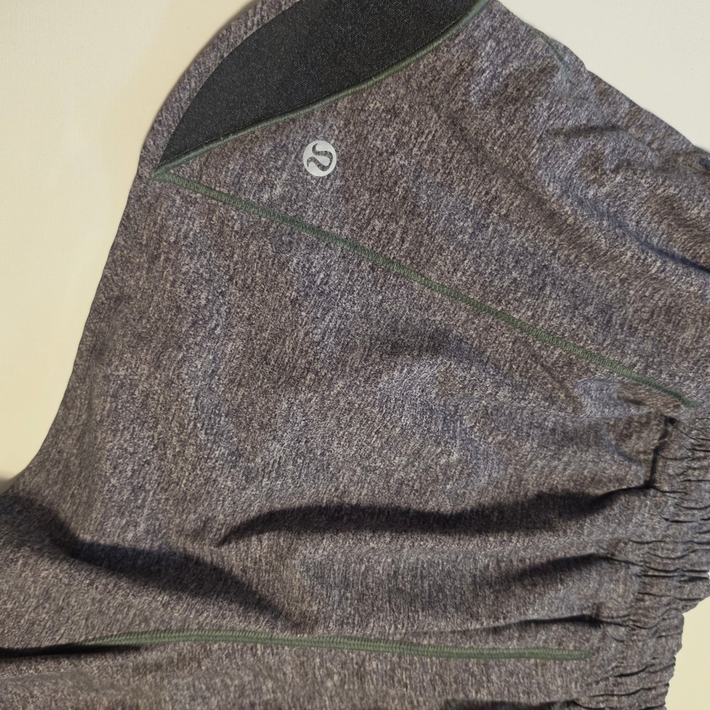 Lululemon Find Your Pace Heathered Space Dye Grey Purple Running Shorts Size 14 - Picture 8 of 8